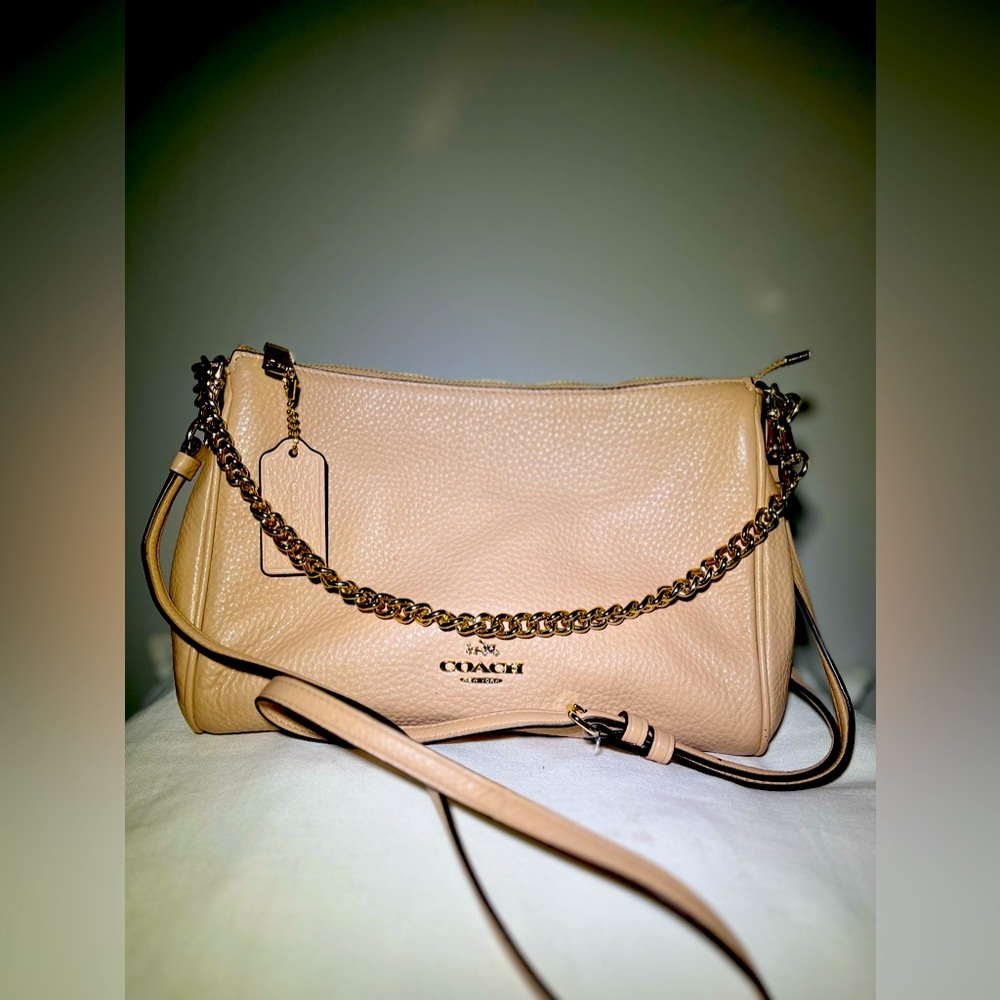 Coach Tan Shoulder Bag with Gold Chain
Nice soft leather. To small for me.